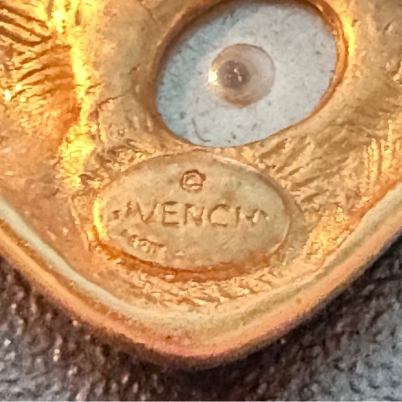 GIVENCHY Vintage 1980s Elegant Gold Heart Earrings - Picture 7 of 7